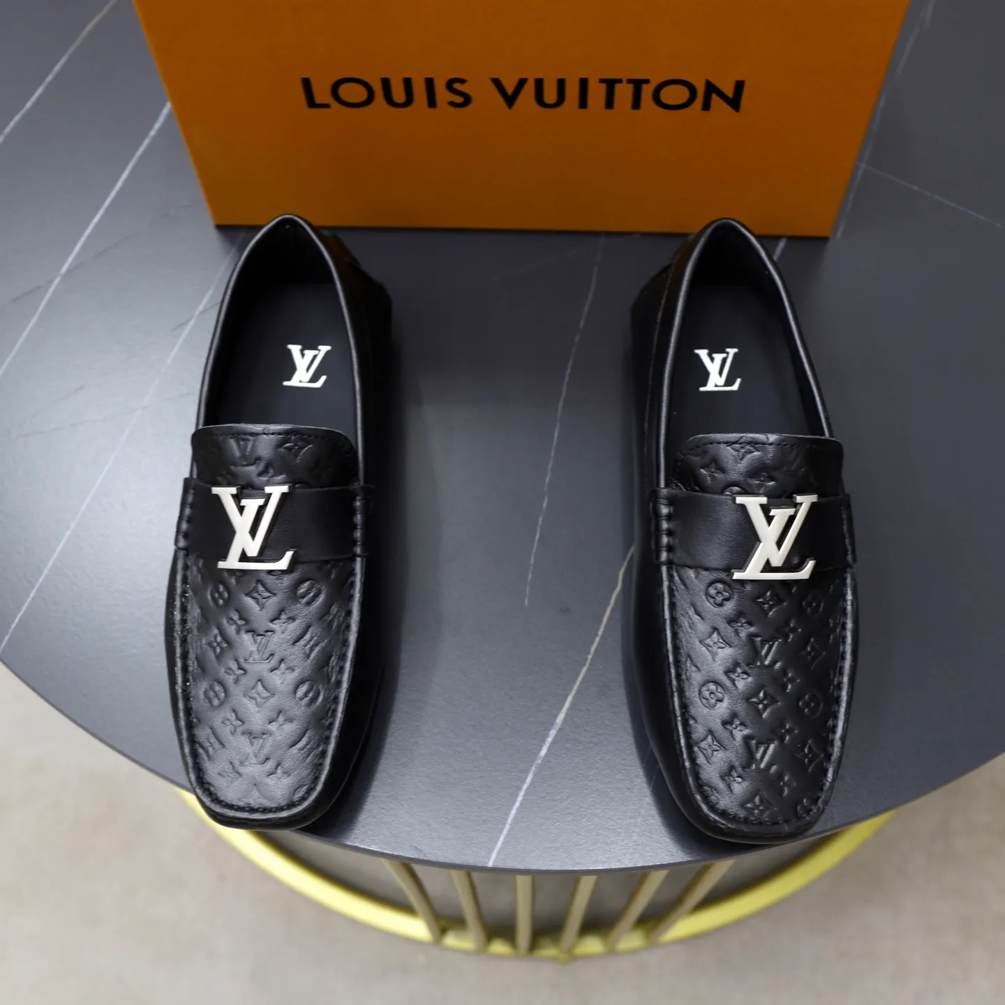 Ex-factory price: 480💰【LV】Louis Vuitton ⚠️High-end men’s driving and pedal series ⚠️38-44 (customized for 45) ⚠️All original cowhide leather! Thick and soft! Made entirely of calfskin lining! Rubber sheet anti-slip beanie sole! Three-dimensional package technology! Fashionable and classic! Handicrafts! Original high quality! Feel free to compare!